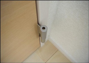 建具の下部金物の例