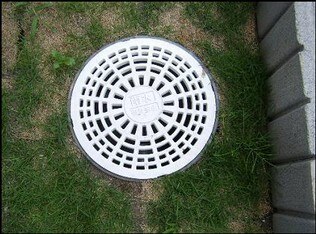 屋外の雨水マスの例